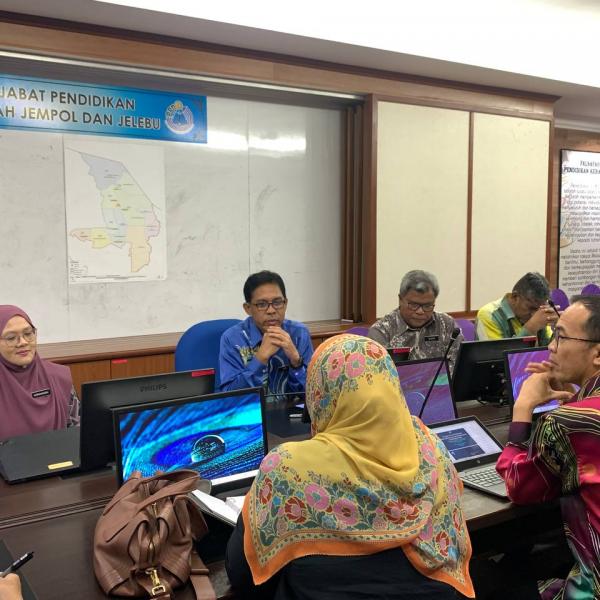 Program Turun Ke Sekolah: Melonjakkan Inovasi Pembelajaran (TUKESMIP) 2024 - Kolaboratif IPGM Kampus Raja Melewar & PPD Jempol dan Jelebu